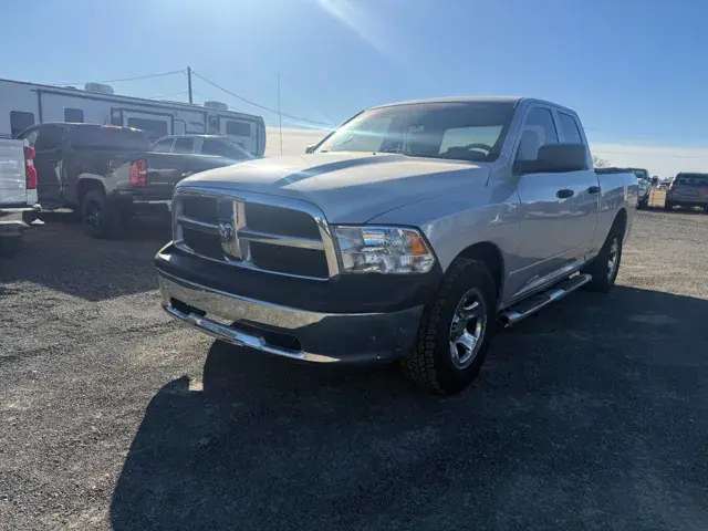 2010 RAM 1500 ST Quad Cab photo 3