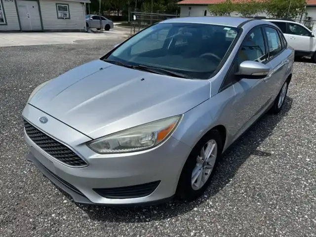 2016 Ford Focus Sedan SE's photo