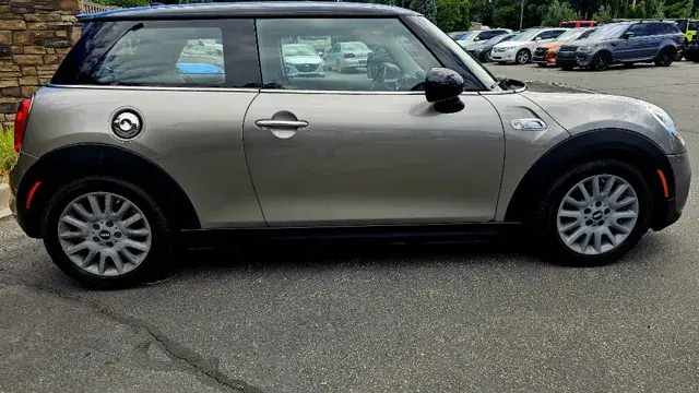 2017 MINI Cooper S photo 4