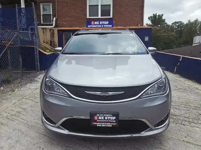 2020 Chrysler Pacifica Touring L 35th Anniversary's photo