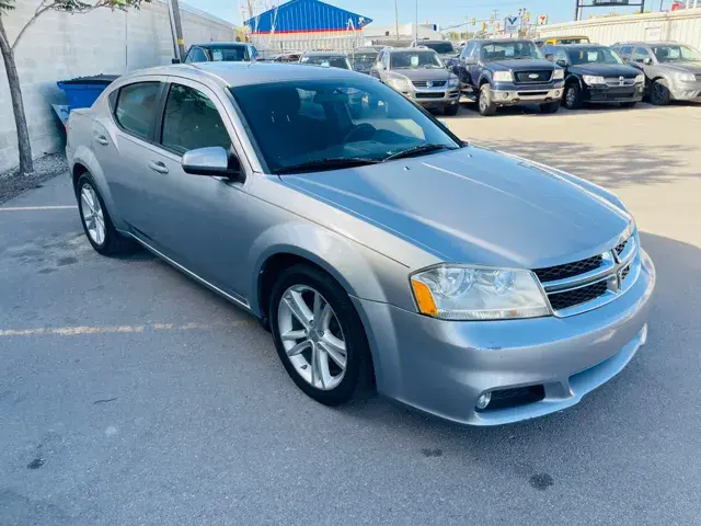 2013 Dodge Avenger SXT photo 3
