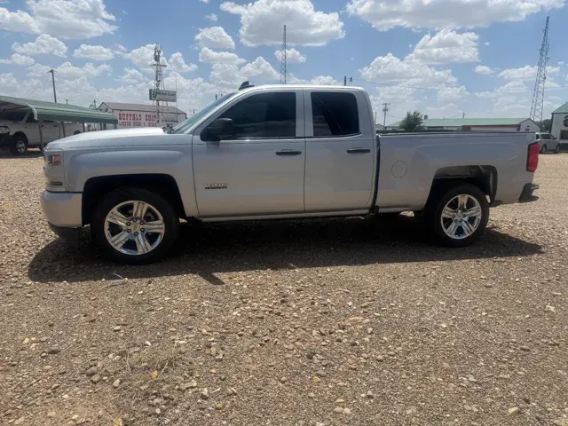 2018 Chevrolet Silverado 1500 Custom Double Cab Std Box photo 4