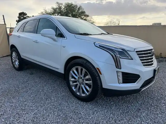 2017 Cadillac XT5 AWD Platinum's photo