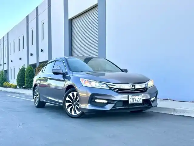 2017 Honda Accord Hybrid's photo