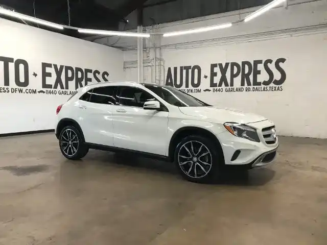 2016 Mercedes-Benz GLA GLA250's photo