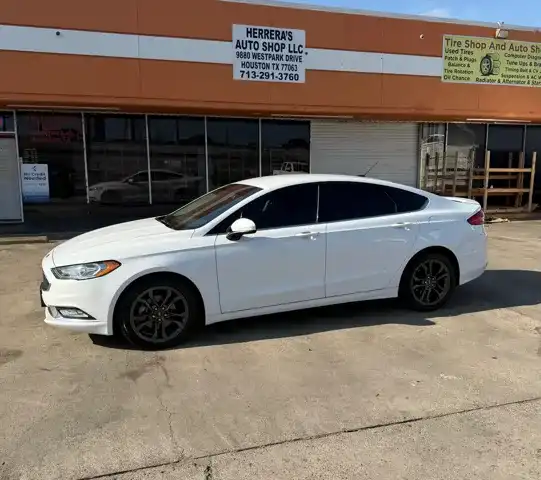 2018 Ford Fusion SE FWD's photo
