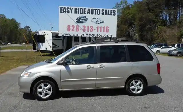 2003 Mazda MPV LX's photo
