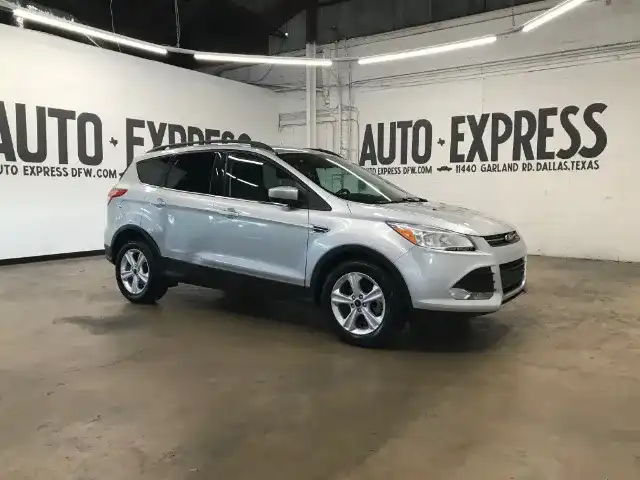 2015 Ford Escape SE's photo