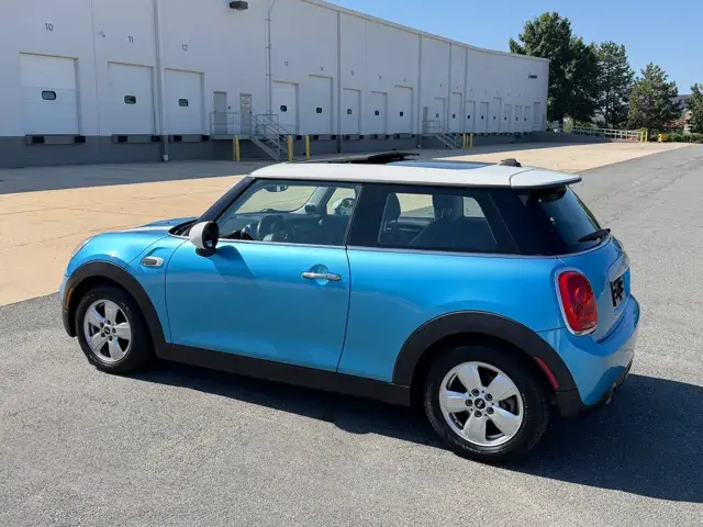 2015 MINI Cooper Base photo 3
