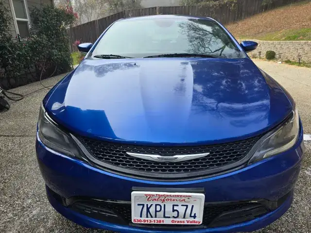 2015 Chrysler 200 S photo 1