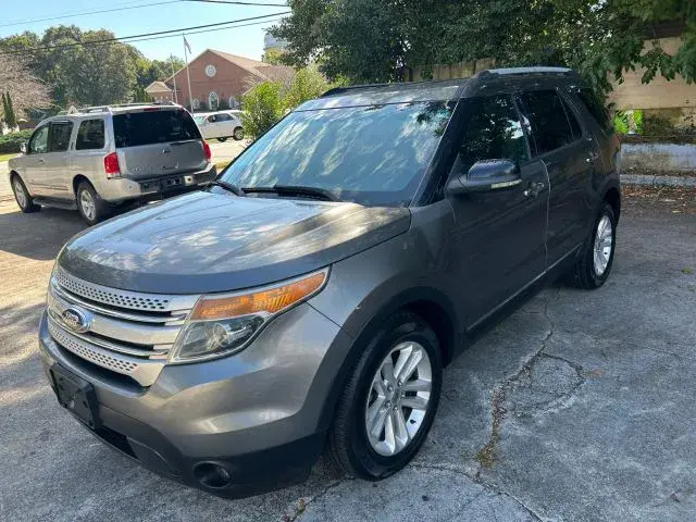 2011 Ford Explorer XLT photo 4