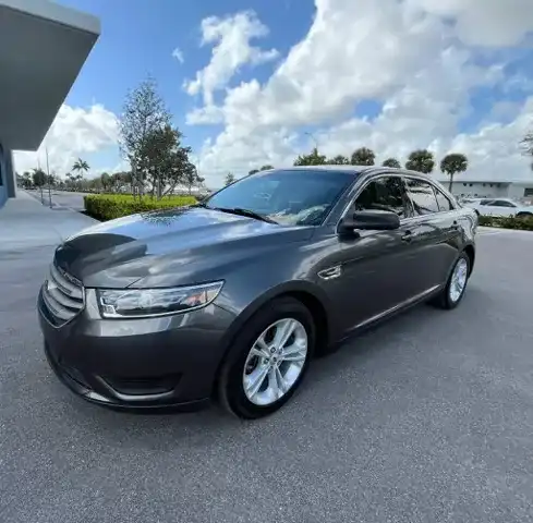 2016 Ford Taurus SE FWD's photo