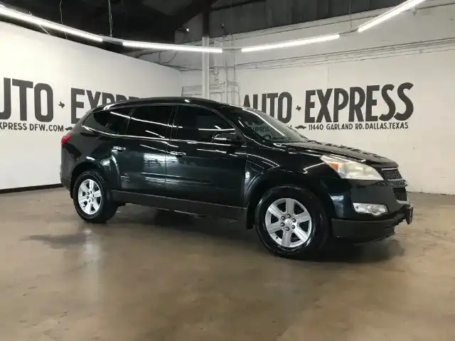 2012 Chevrolet Traverse 2LT FWD's photo