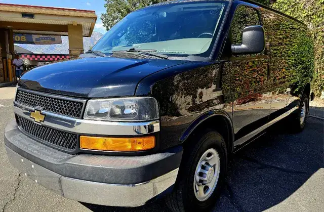 2018 Chevrolet Express 2500 Work Van HD photo 1