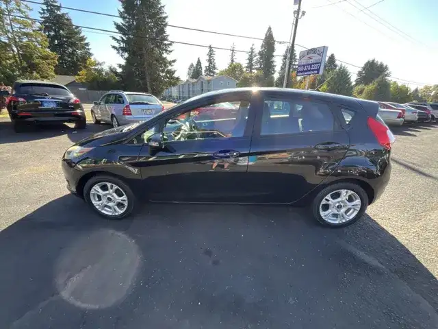 2015 Ford Fiesta SE Hatchback's photo