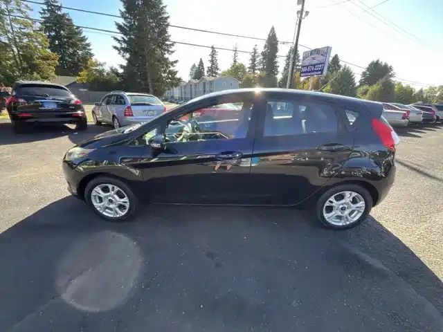 2015 Ford Fiesta SE Hatchback's photo