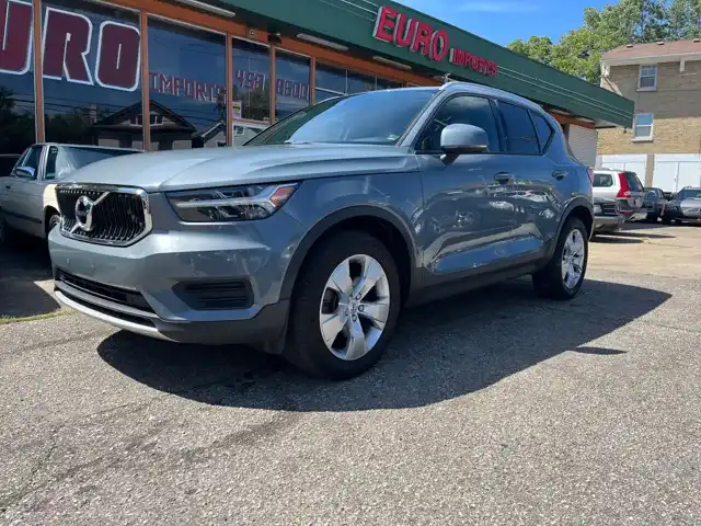 2020 Volvo XC40 T5 Momentum AWD's photo