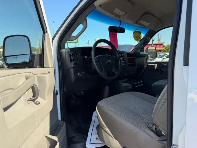 2018 Chevrolet Express Work Van 3500 Extended photo 3