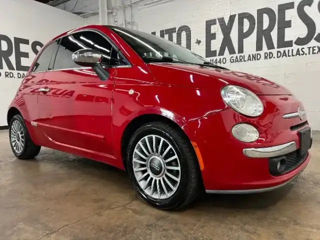 2012 FIAT 500 Lounge's photo