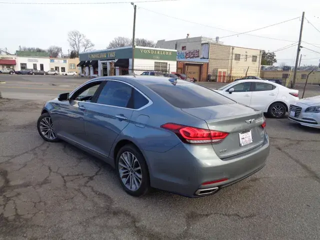 2017 Genesis G80 3.8 RWD photo 5