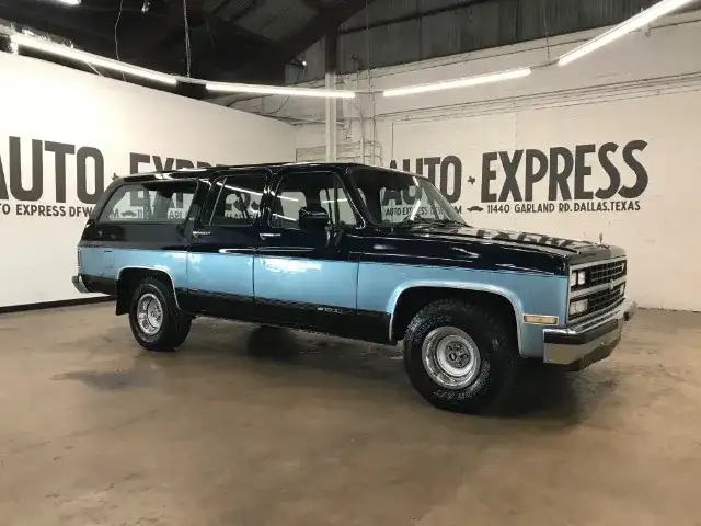 1990 Chevrolet Suburban's photo