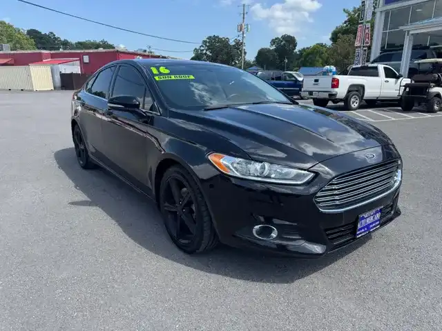 2016 Ford Fusion SE FWD's photo