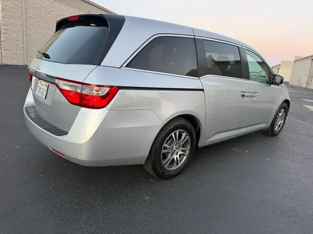 2013 Honda Odyssey EX-L photo 3