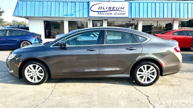 2017 Chrysler 200 Limited Platinum's photo