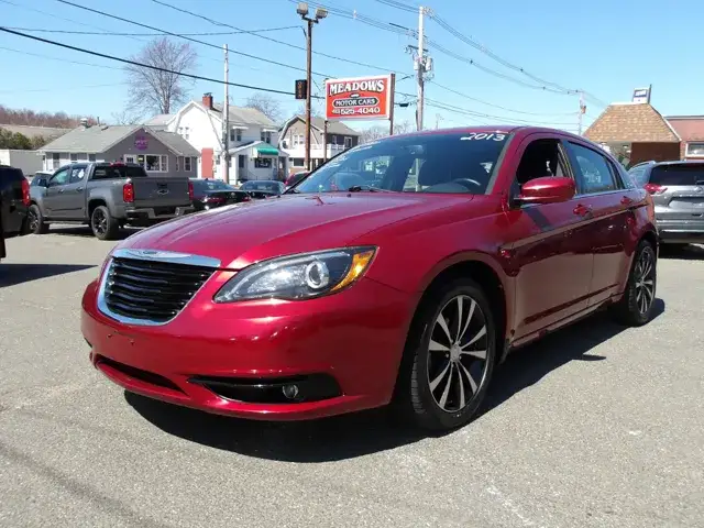 2013 Chrysler 200 Limited photo 1