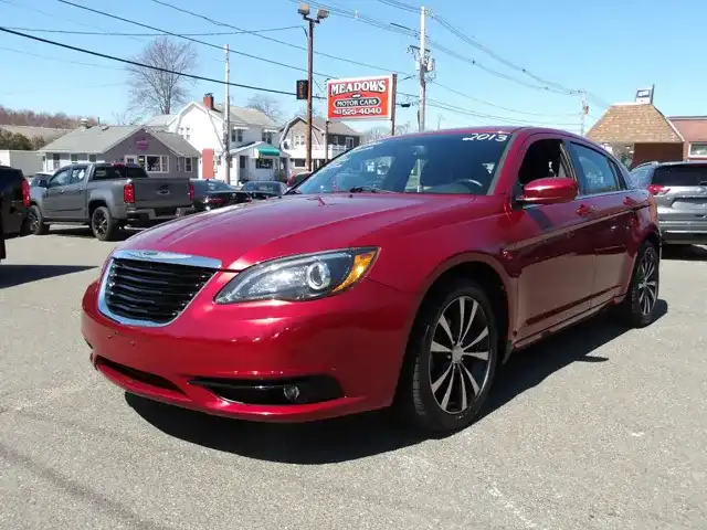 2013 Chrysler 200 Limited's photo