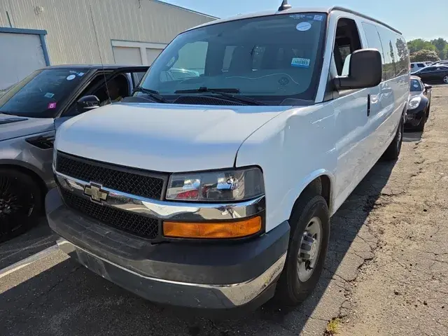 2017 Chevrolet Express 3500 LS Extended photo 4