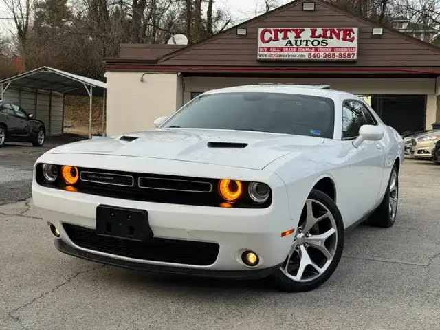 2016 Dodge Challenger SXT Plus's photo