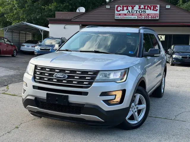 2016 Ford Explorer XLT 4WD photo 1