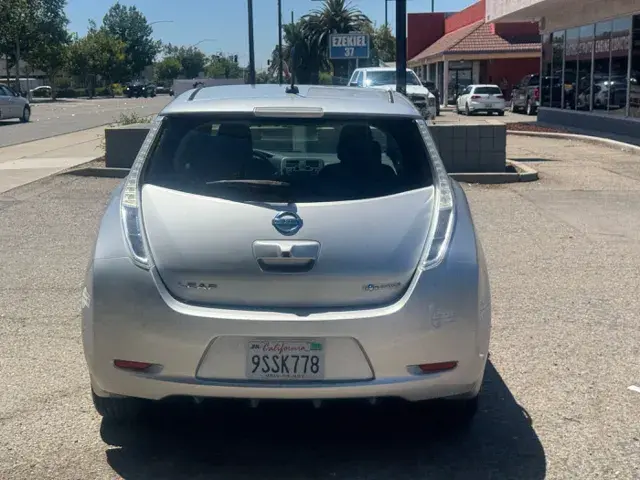 2013 Nissan Leaf S photo 5