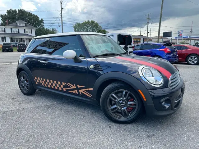2013 MINI Cooper Base photo 3