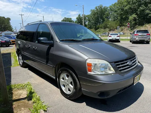 2006 Ford Freestar SE photo 4