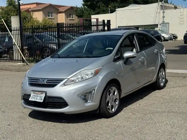2012 Ford Fiesta SEL Sedan's photo
