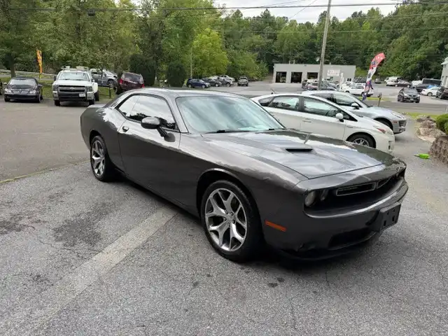2016 Dodge Challenger SXT Plus's photo