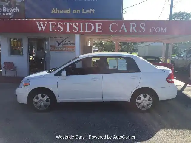 2010 Nissan Versa 1.8 S Auto's photo