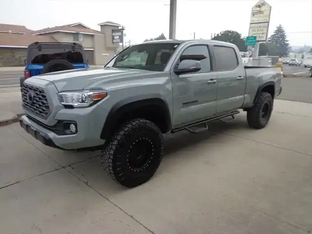 2022 Toyota Tacoma TRD Off Road Double Cab 4WD Auto LB's photo
