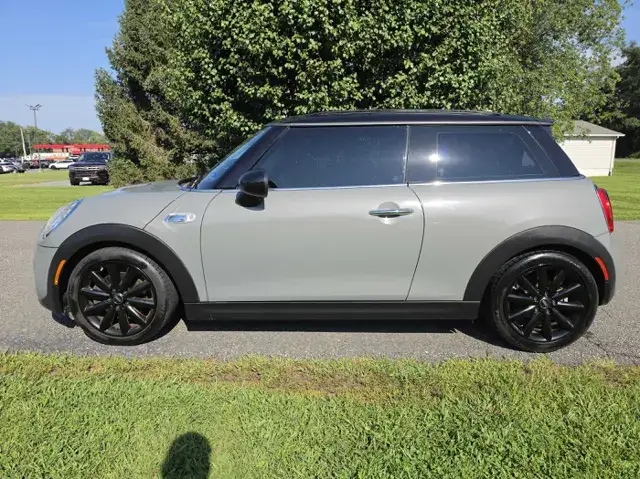 2016 MINI Cooper S photo 1