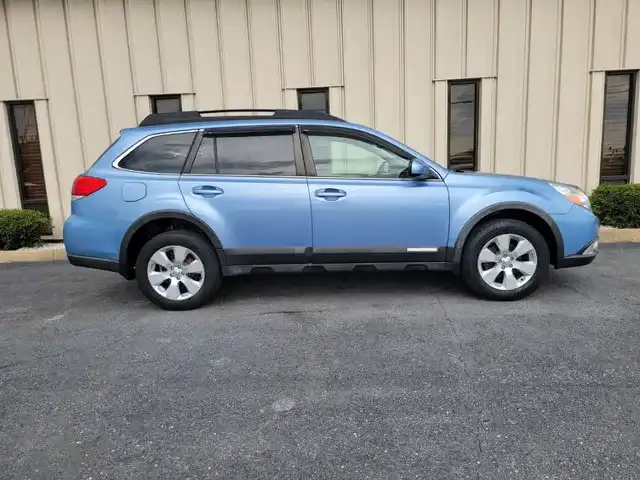 2010 Subaru Outback 2.5i Premium CVT PZEV's photo