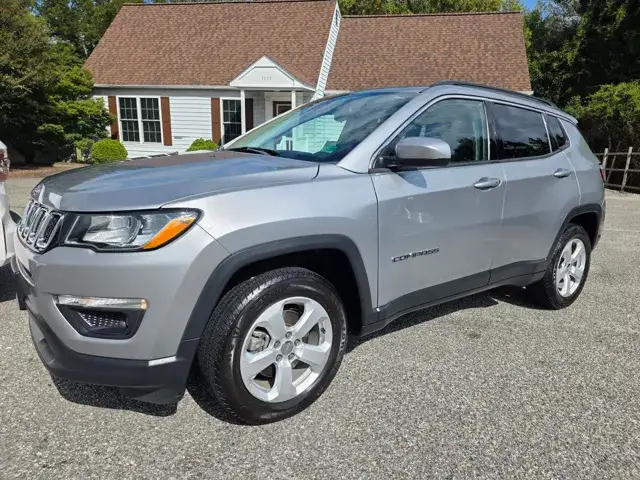 2019 Jeep Compass Latitude 4WD photo 1