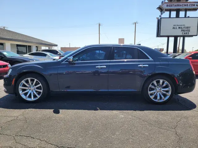 2016 Chrysler 300 C photo 4