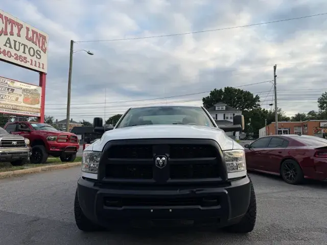 2017 RAM 2500 Tradesman Regular Cab photo 3
