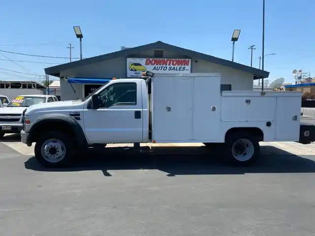 2008 Ford F-450 XLT Regular Cab 165-In DRW's photo