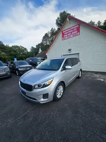 2016 Kia Sedona LX's photo