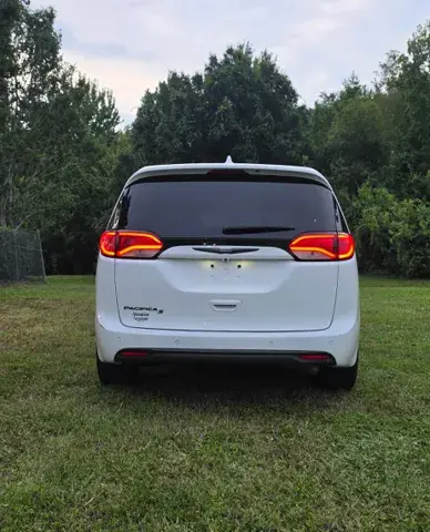 2018 Chrysler Pacifica Touring Plus photo 5