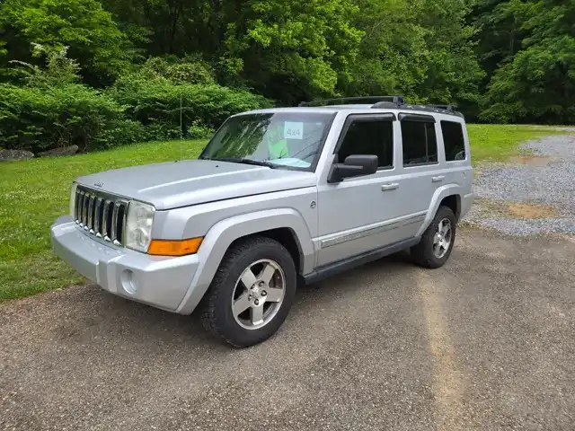 2010 Jeep Commander Sport 4X4's photo