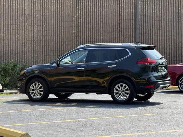 2018 Nissan Rogue SV AWD photo 4